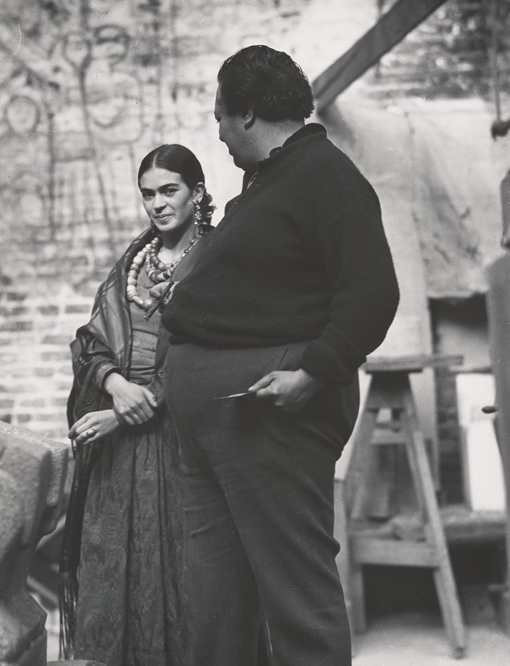 black and white photo of Frida Kahlo and Diego Rivera