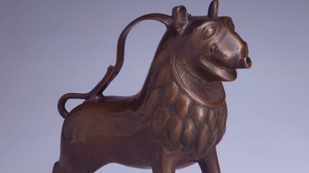 Bronze jug shaped like an animal