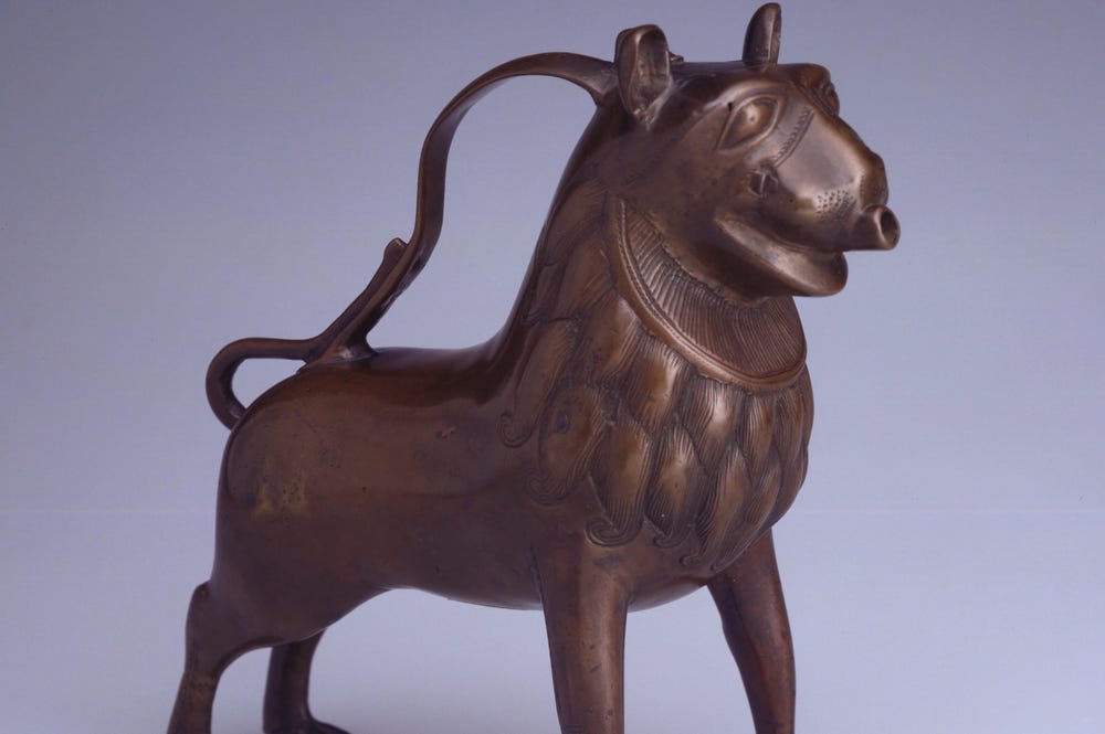 Bronze jug shaped like an animal