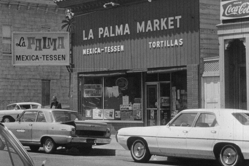 Cars in front of New Mission Market in the ‘70s